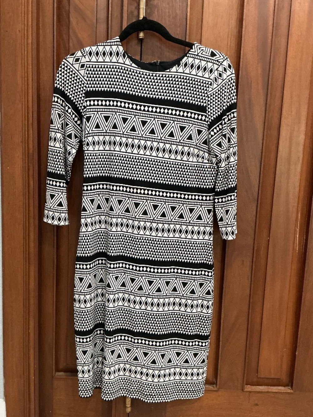 Karen Kane: Black & White Geometric Print 3/4 Sleeve Dress